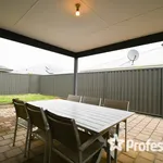 Rent 3 bedroom house in Lakelands