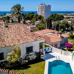 Rent 4 bedroom house of 800 m² in Marbella