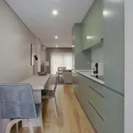 Rent 1 bedroom apartment of 646 m² in Porto