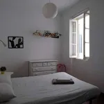 Rent a room of 100 m² in lisbon