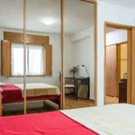 Rent a room of 130 m² in porto