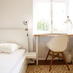 Rent a room of 250 m² in lisbon