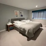 Rent 4 bedroom house in Newquay