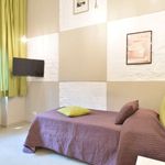 Rent a room of 300 m² in Roma