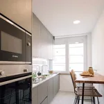 Rent 5 bedroom apartment of 95 m² in Lisboa