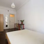 Rent a room of 100 m² in lisbon