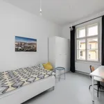 Rent 4 bedroom apartment in Prague