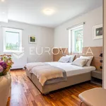 Rent 3 bedroom apartment of 126 m² in Split