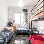 Rent 4 bedroom apartment in Barcelona