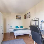 Rent a room in paris