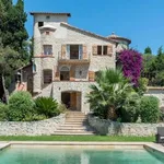 Rent 8 bedroom house of 380 m² in Antibes