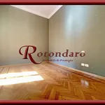 Rent 2 bedroom apartment of 65 m² in Milano