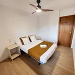 Rent a room of 150 m² in valencia