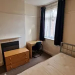 Rent 3 bedroom flat in East Midlands