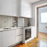 Rent 2 bedroom apartment of 764 m² in Lisbon