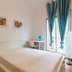 Rent a room of 200 m² in madrid