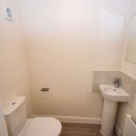 Rent 3 bedroom flat in East Midlands