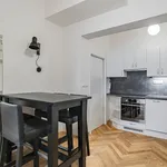 Pronajměte si 4 ložnic/e byt o rozloze 88 m² v Prague