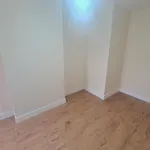 Rent 3 bedroom flat in East Midlands