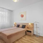 Pronajměte si 3 ložnic/e byt o rozloze 68 m² v Prague