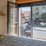 Rent a room of 300 m² in porto