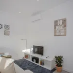 Rent 1 bedroom apartment of 431 m² in Porto