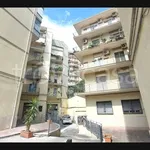 Affitto 5 camera appartamento di 145 m² in Catania