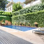 Rent 5 bedroom apartment of 450 m² in Barcelona