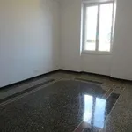 Affitto 5 camera appartamento di 135 m² in Genoa