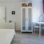 Rent 4 bedroom apartment in Valencia