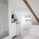 Rent 1 bedroom apartment in Paris