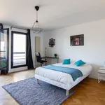 Rent 6 bedroom apartment in Paris