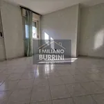 Affitto 3 camera appartamento di 96 m² in Terni