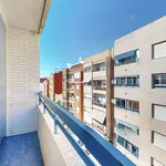 Rent a room of 100 m² in Valencia