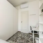 Rent 2 bedroom apartment in Milan