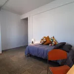 Rent 4 bedroom apartment in Barcelona