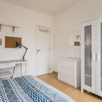 Rent a room of 100 m² in lisbon