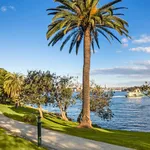 Rent 2 bedroom apartment in Cremorne Point