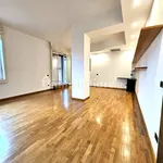 Affitto 5 camera appartamento di 210 m² in Milan