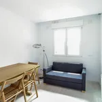 Rent 4 bedroom apartment in Barcelona