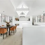 Huur 1 slaapkamer appartement van 700 m² in Amsterdam