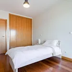 Rent 4 bedroom apartment in Porto