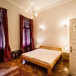 Rent 4 bedroom apartment of 175 m² in Budapest