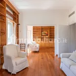 Rent 5 bedroom house of 233 m² in Rome