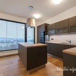 Pronajměte si 4 ložnic/e byt o rozloze 119 m² v Prague