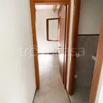 Rent 4 bedroom apartment of 85 m² in Adria