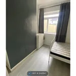 Rent 2 bedroom flat in Wales