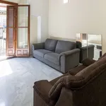 Rent a room of 240 m² in murcia