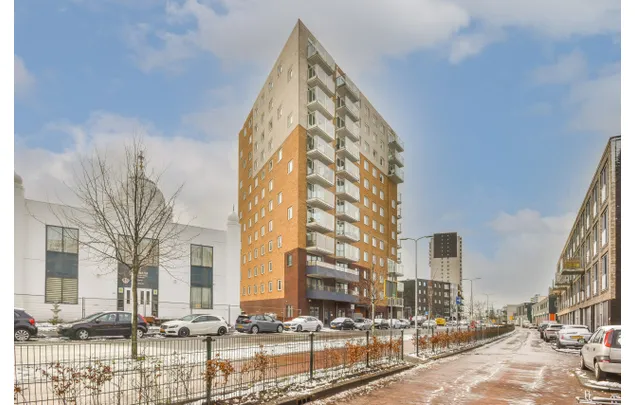 Huur 3 slaapkamer appartement van 77 m² in Laakhaven-West