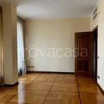 Rent 5 bedroom apartment of 250 m² in Milano